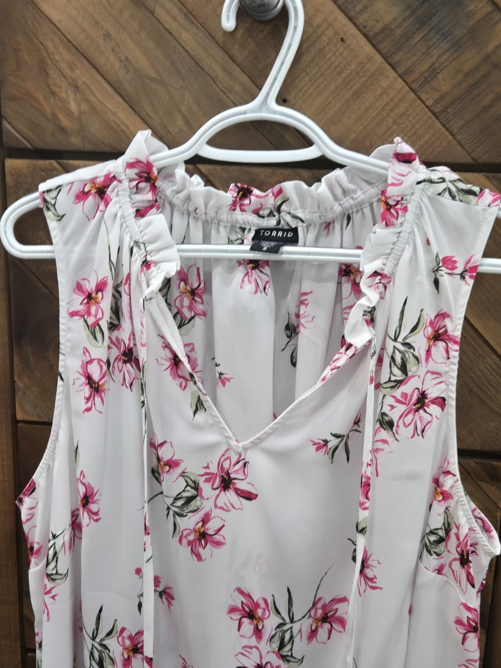 torrid White Floral Ruffle Tie-Front Sleeveless Top - Picture 2 of 5
